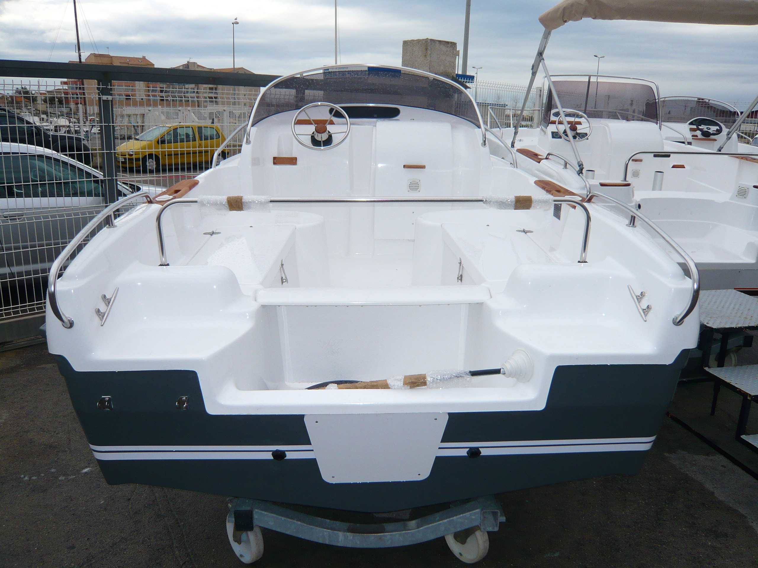 slider 0 B2 Marine Cap Ferret 472 Cruiser